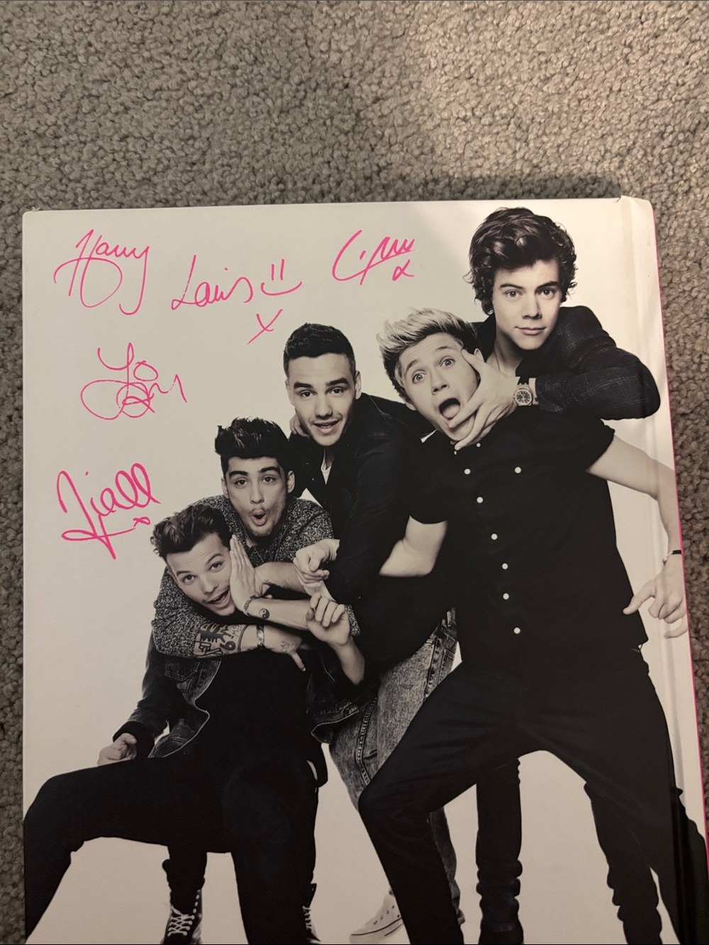 One direction book - Picture 2 of 2